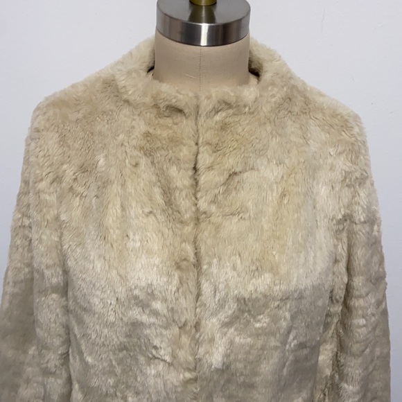 Old Navy Cream Faux Fur Jacket - Picture 3 of 9